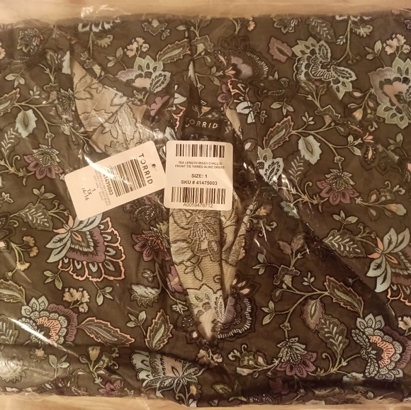 New Torrid 1X(14/16)Tea Length Challis Tie-Front Tiered A-line Dress-Paisley NWT - Picture 5 of 6